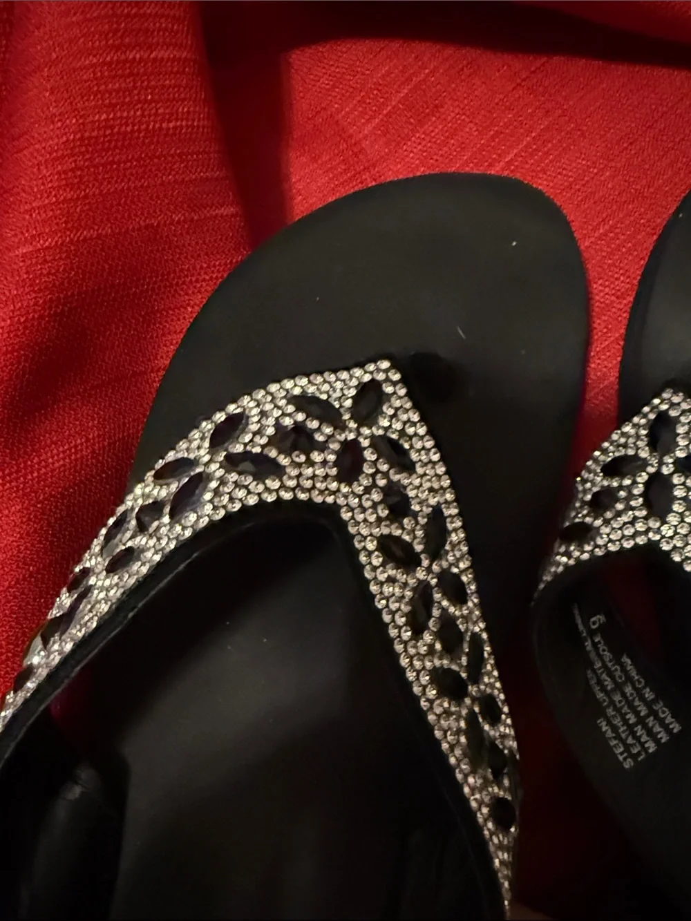 Yellow Box Black Crystal-Embellished Women's Toe-Post Sandals-size 9 - Picture 3 of 5